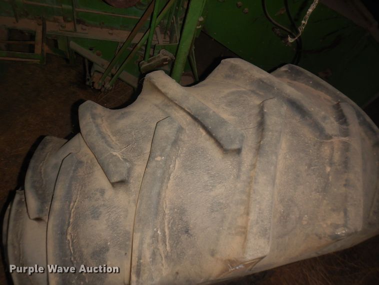 image for item JZ9914 1966 John Deere 105  combine