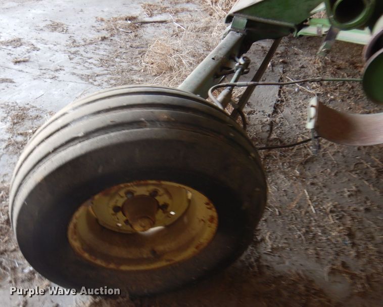 image for item JZ9914 1966 John Deere 105  combine