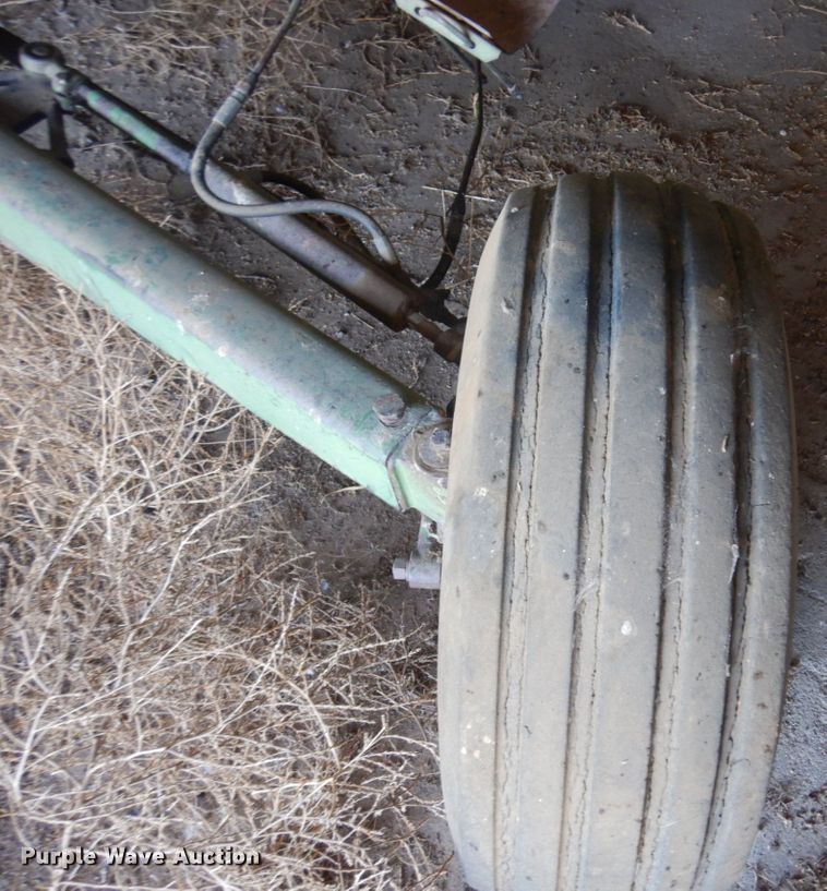 image for item JZ9914 1966 John Deere 105  combine