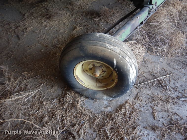 image for item JZ9914 1966 John Deere 105  combine