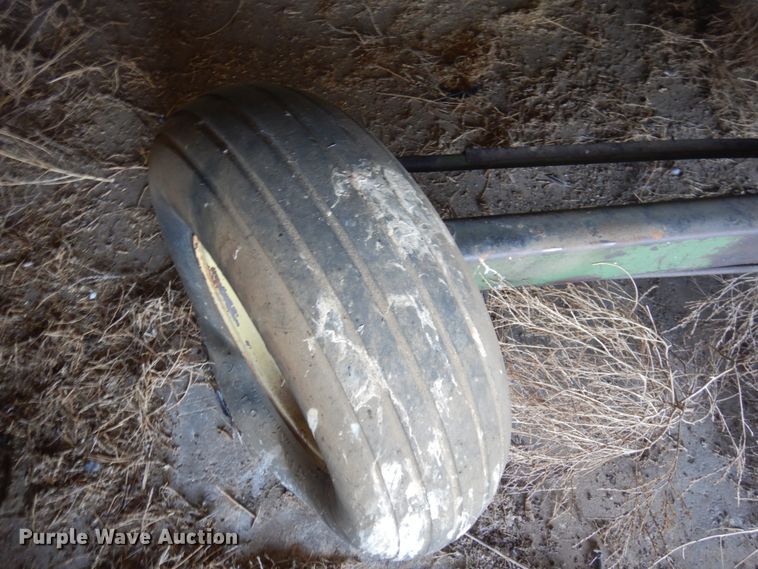 image for item JZ9914 1966 John Deere 105  combine