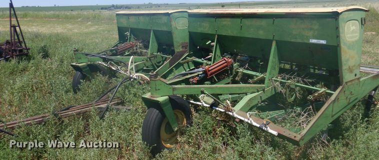 image for item JZ9926 John Deere  grain drill