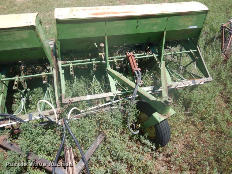 image for item JZ9926 John Deere  grain drill