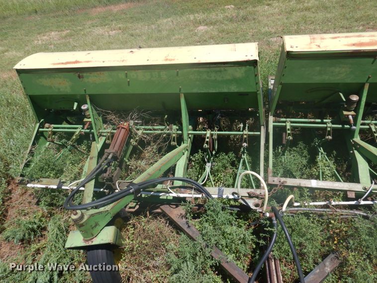 image for item JZ9926 John Deere  grain drill