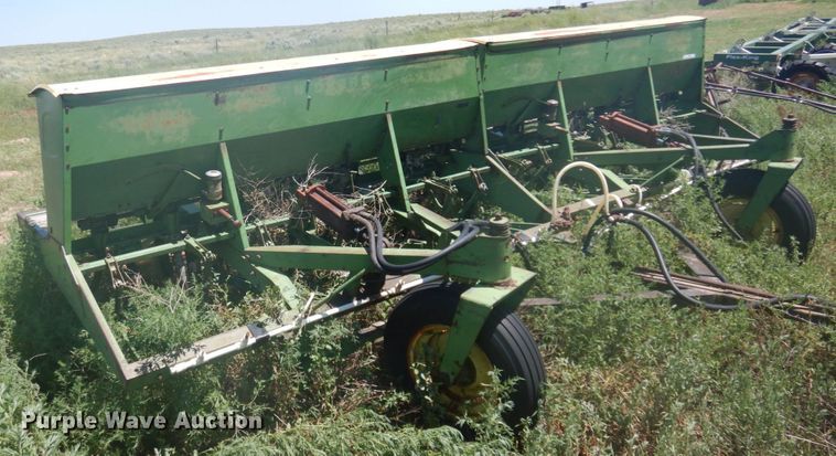 image for item JZ9926 John Deere  grain drill