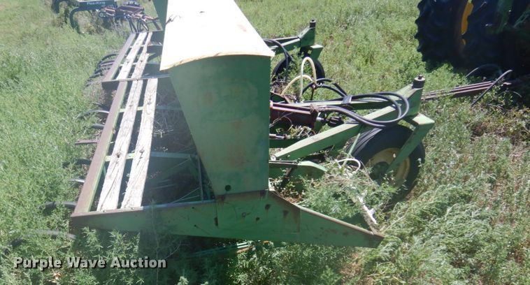 image for item JZ9926 John Deere  grain drill
