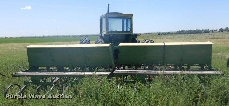 image for item JZ9926 John Deere  grain drill