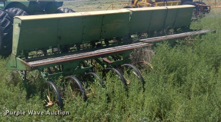 image for item JZ9926 John Deere  grain drill