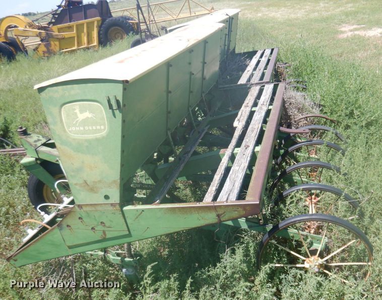 image for item JZ9926 John Deere  grain drill