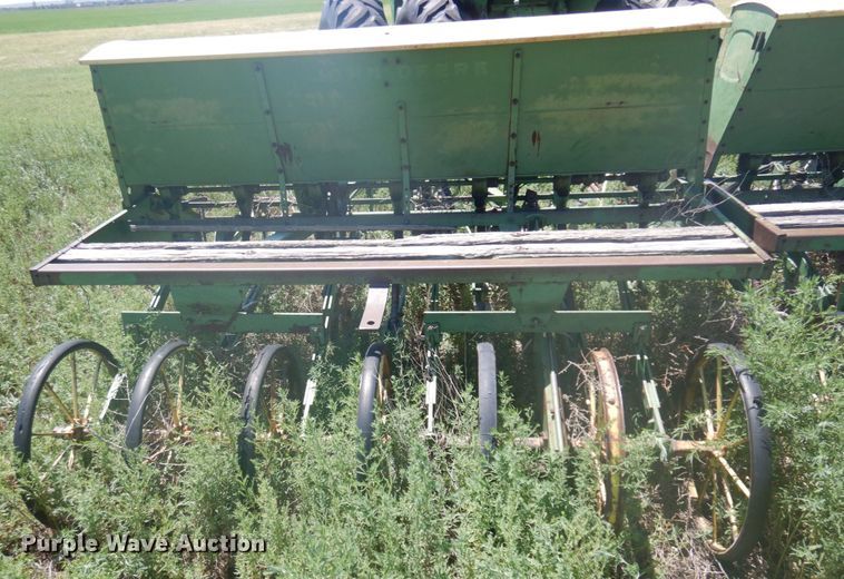 image for item JZ9926 John Deere  grain drill