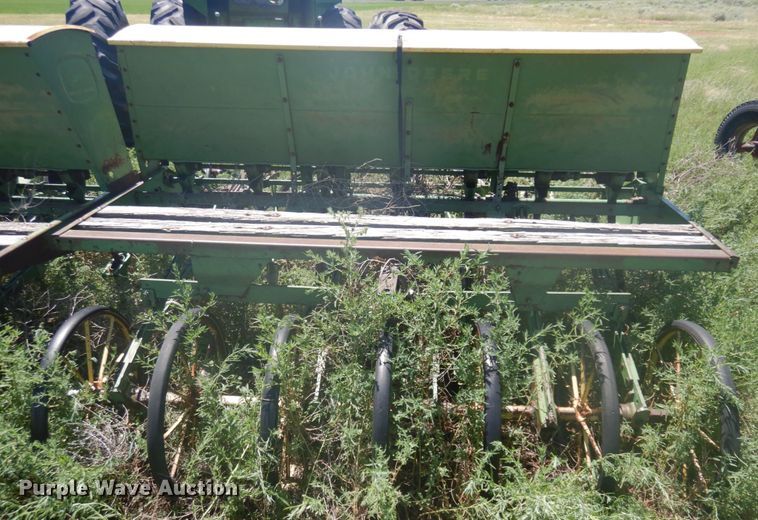 image for item JZ9926 John Deere  grain drill