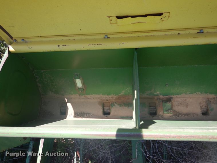 image for item JZ9926 John Deere  grain drill