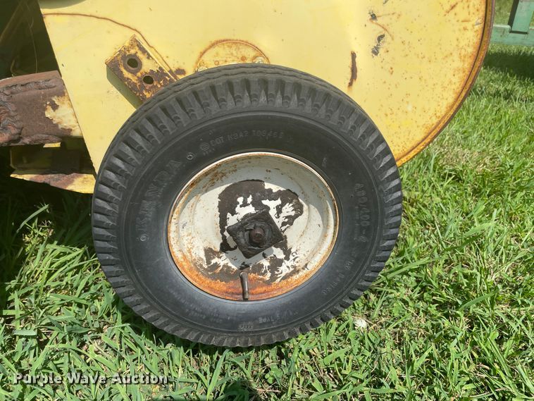 image for item KK9547 1978 John Deere 336  small square baler