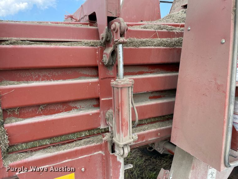 image for item KK9563 2003 Hesston 4760  large square baler