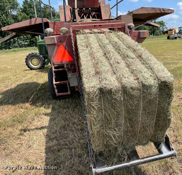 image for item KK9563 2003 Hesston 4760  large square baler