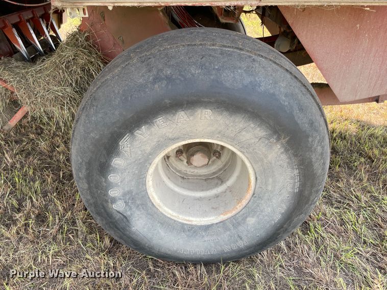 image for item KK9563 2003 Hesston 4760  large square baler