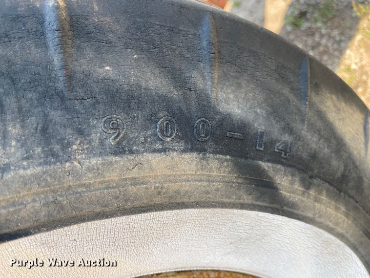 image for item KK9569 International 642  four bottom two-way plow