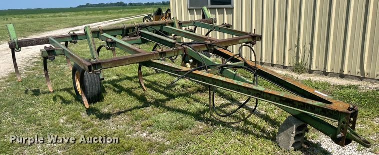 image for item KK9574 John Deere  chisel