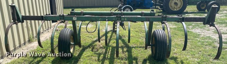 image for item KK9574 John Deere  chisel