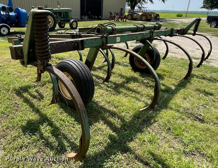 image for item KK9574 John Deere  chisel