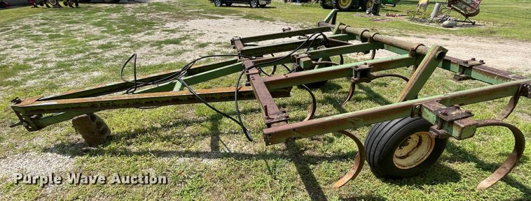 image for item KK9574 John Deere  chisel