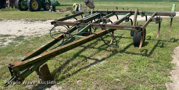 image for item KK9574 John Deere  chisel