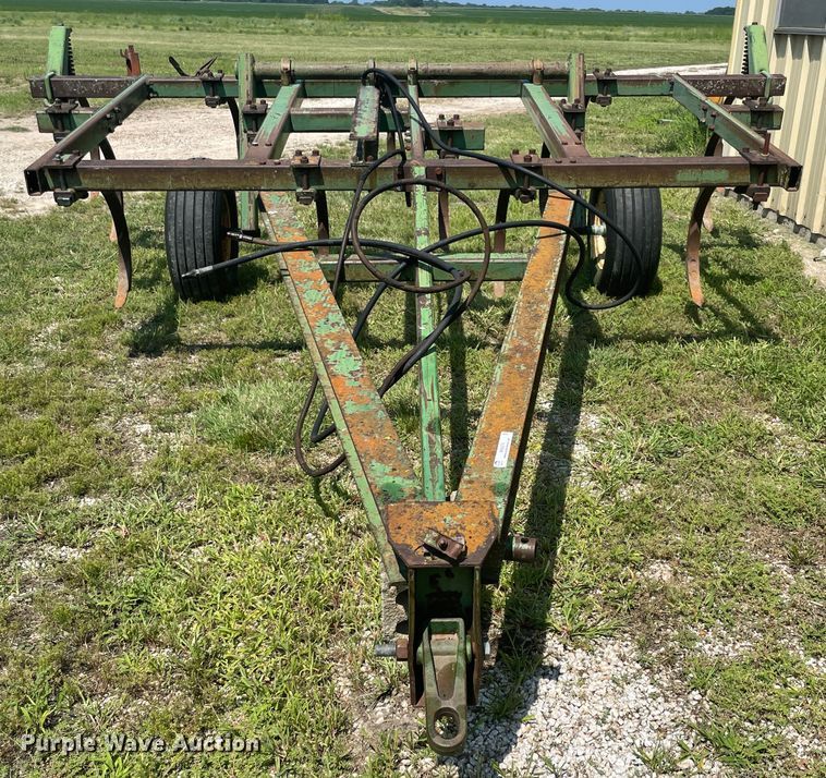 image for item KK9574 John Deere  chisel