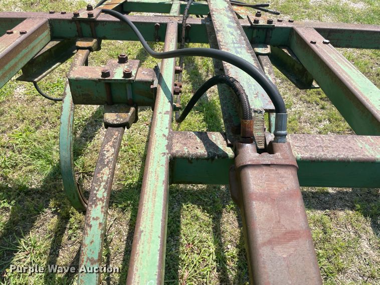 image for item KK9574 John Deere  chisel