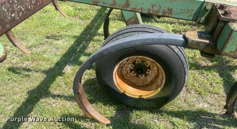 image for item KK9574 John Deere  chisel