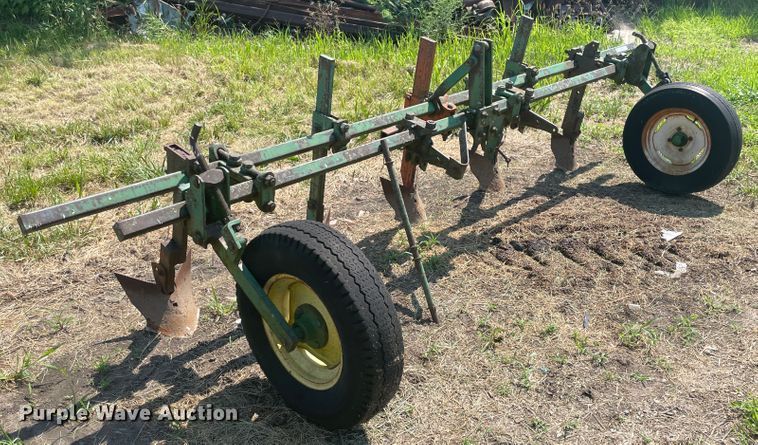 image for item KK9576 John Deere  row crop cultivator