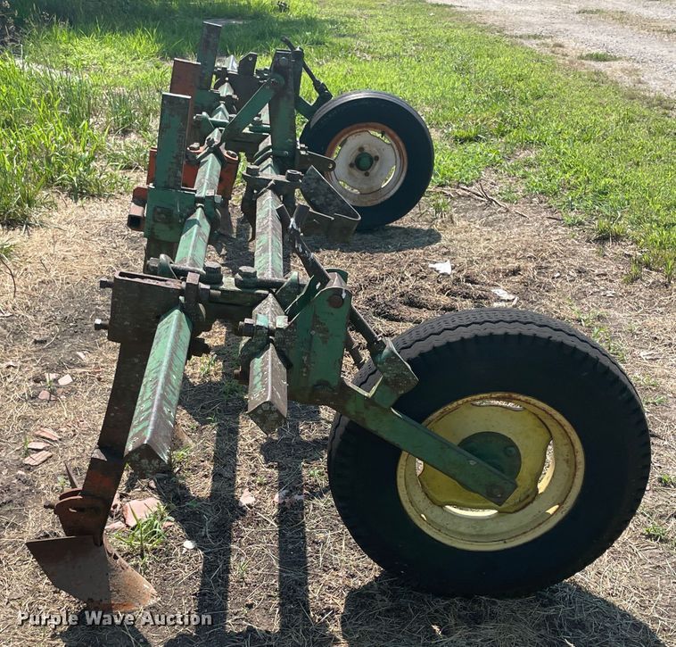 image for item KK9576 John Deere  row crop cultivator