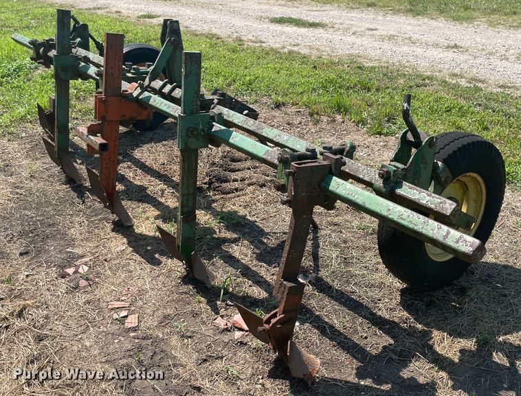 image for item KK9576 John Deere  row crop cultivator