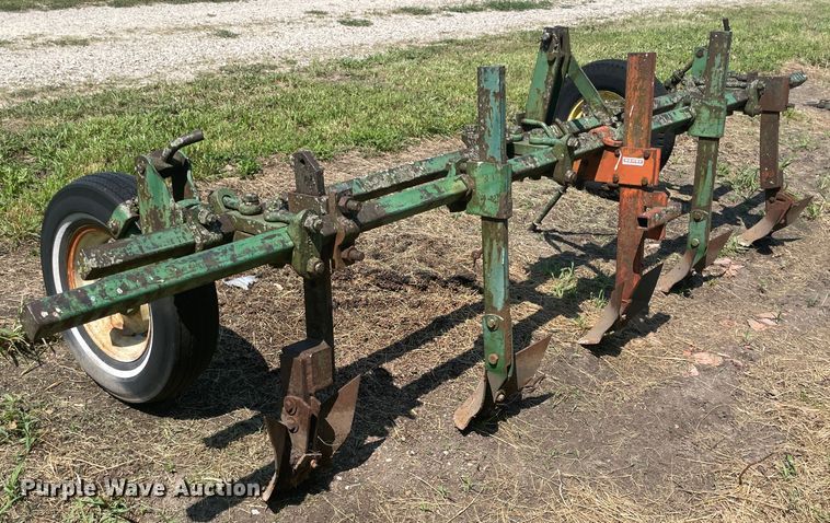 image for item KK9576 John Deere  row crop cultivator