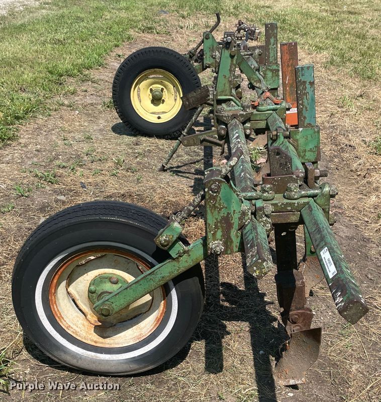 image for item KK9576 John Deere  row crop cultivator