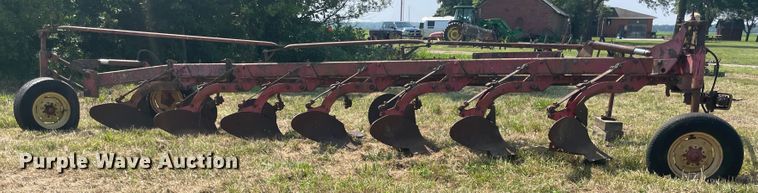 image for item KK9578 Massey Ferguson 880  seven bottom plow