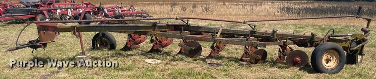 image for item KK9578 Massey Ferguson 880  seven bottom plow