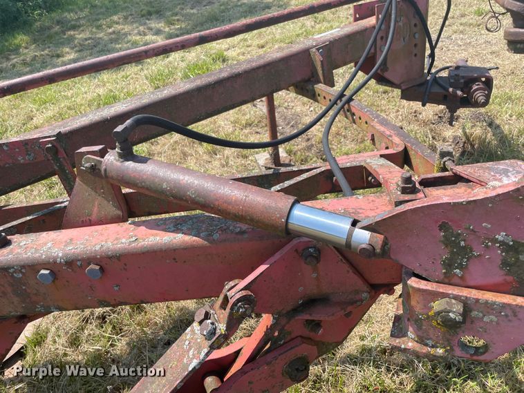 image for item KK9578 Massey Ferguson 880  seven bottom plow