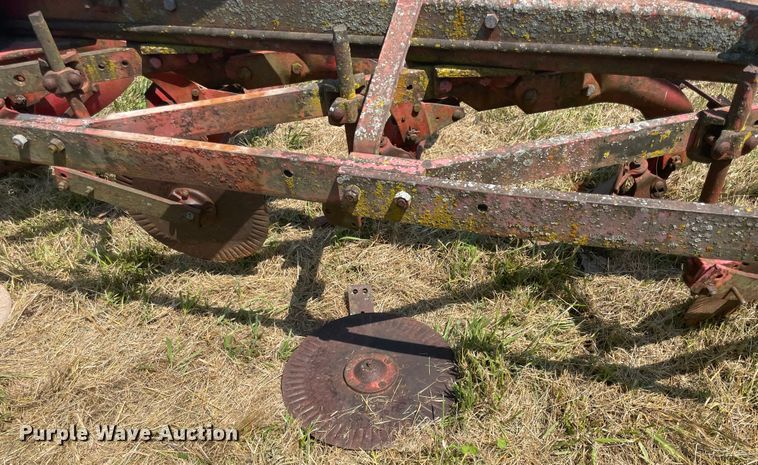 image for item KK9578 Massey Ferguson 880  seven bottom plow