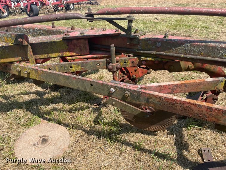 image for item KK9578 Massey Ferguson 880  seven bottom plow