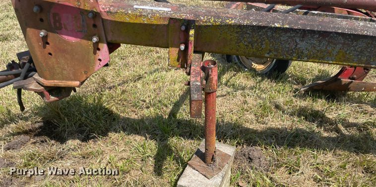 image for item KK9578 Massey Ferguson 880  seven bottom plow