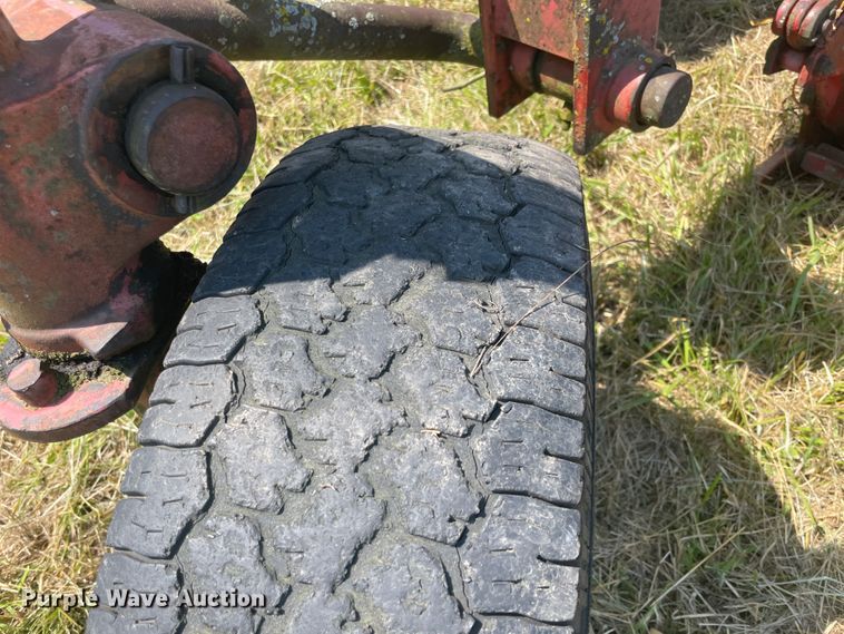 image for item KK9578 Massey Ferguson 880  seven bottom plow