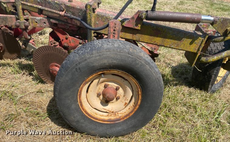 image for item KK9578 Massey Ferguson 880  seven bottom plow