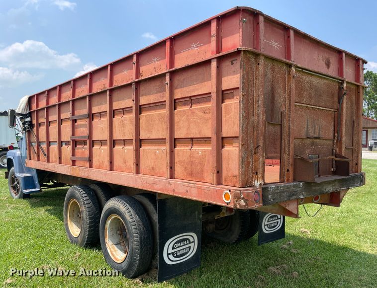 image for item KK9590 1973 Ford N700  grain truck