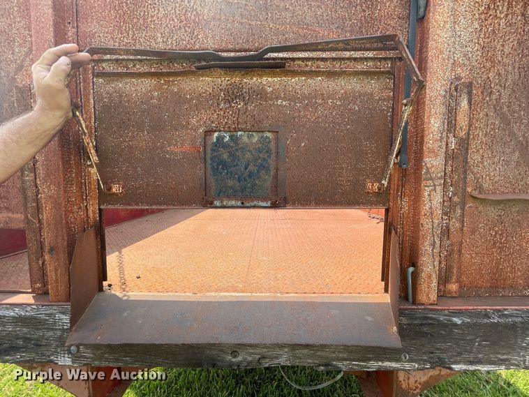image for item KK9590 1973 Ford N700  grain truck