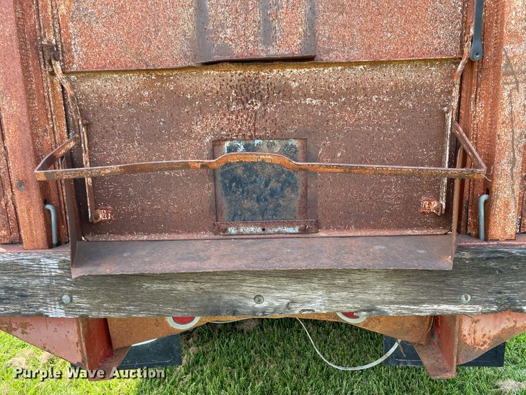 image for item KK9590 1973 Ford N700  grain truck