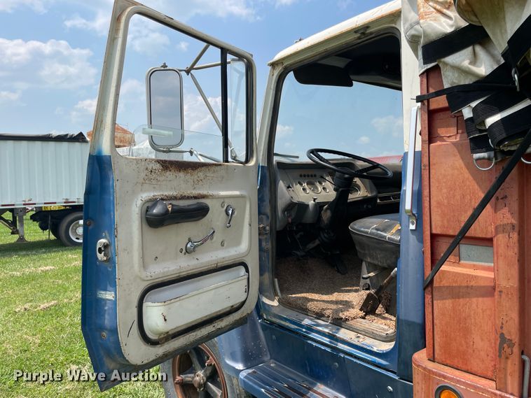 image for item KK9590 1973 Ford N700  grain truck