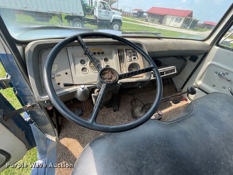 image for item KK9590 1973 Ford N700  grain truck