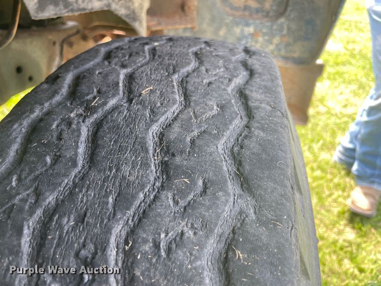 image for item KK9590 1973 Ford N700  grain truck