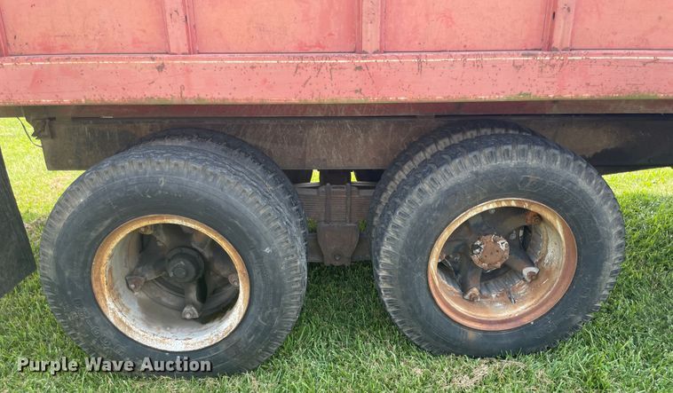 image for item KK9590 1973 Ford N700  grain truck