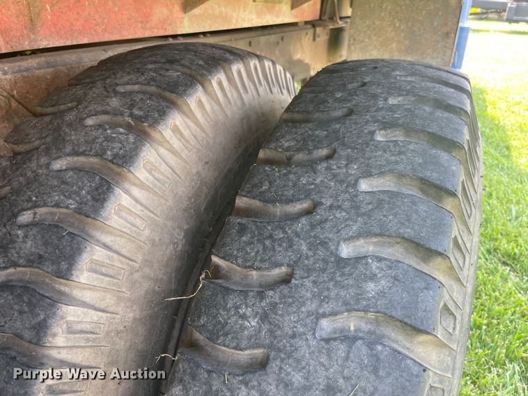 image for item KK9590 1973 Ford N700  grain truck